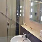 מלון Plaza And 3*