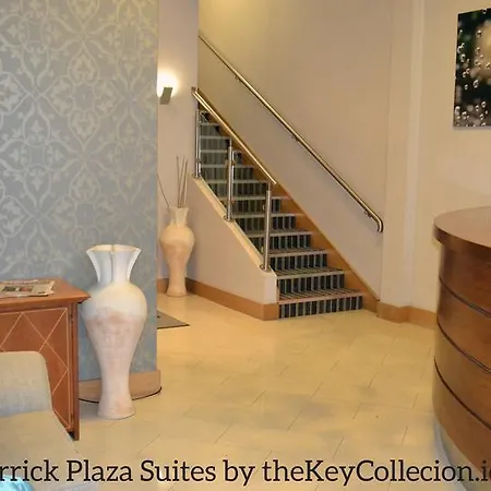 Carrick Plaza Suites And Apartments 3*