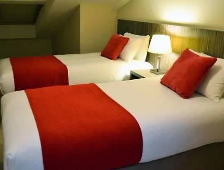 Carrick Plaza Suites And Apartments Hotel