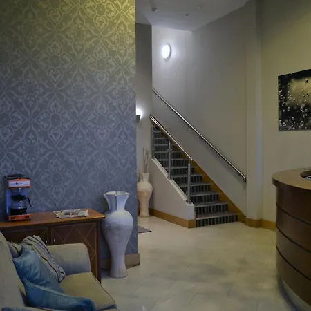 Carrick Plaza Suites And Apartments