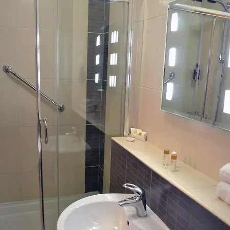 Hotel Carrick Plaza Suites And Apartments 3*