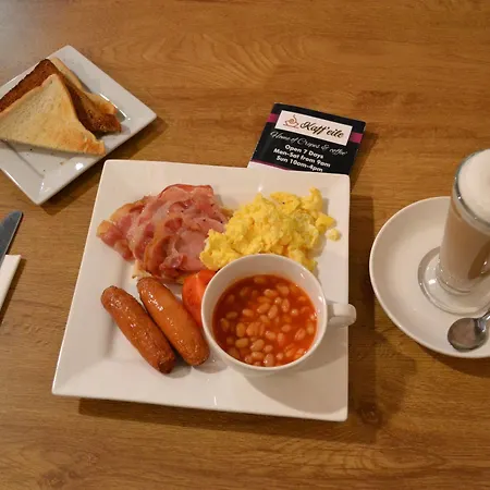 Carrick Plaza Suites And Apartments Hotel 3*
