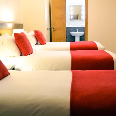 Carrick Plaza Suites And Apartments Hotel 3*